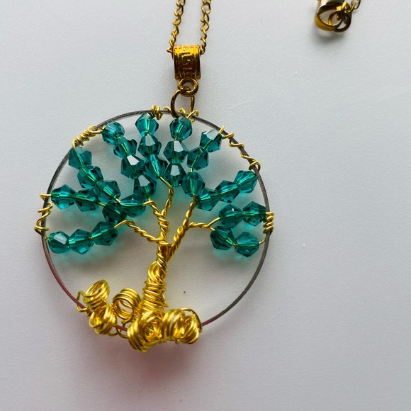 Green crystal beaded tree of life necklace - Picture 1 of 3